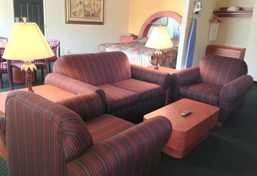 فندق University Inn And Suites