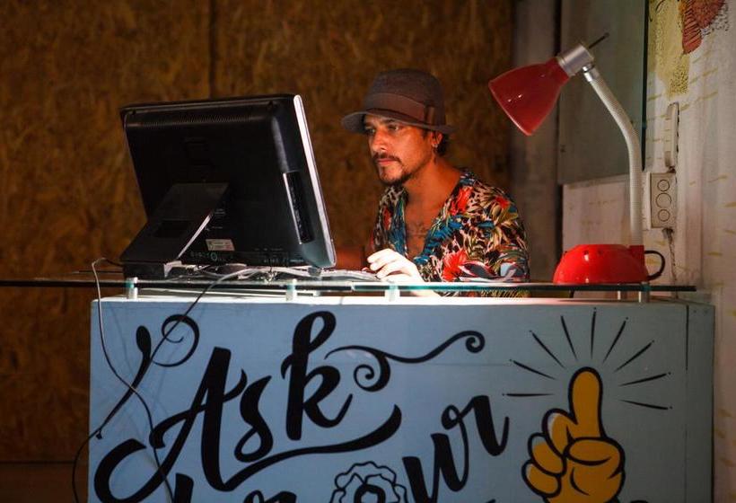 Aroha Villana Hostel