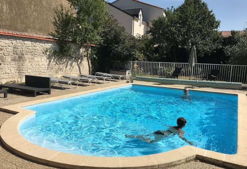 ベッドアンドブレックファースト La Villa Des Roses Gîte Chambres D Hôtes Piscine Chauffée