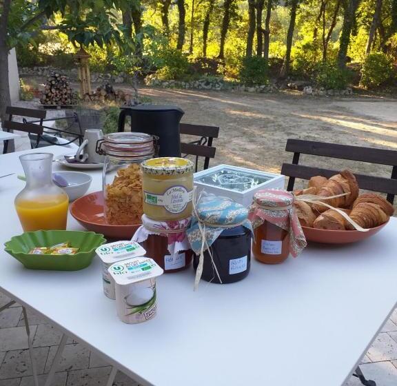 مبيت وإفطار Les Chêneslierres