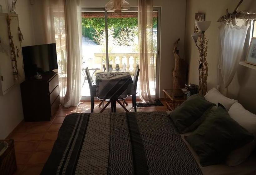 تختخواب و صبحانه Mas Lou Souleil