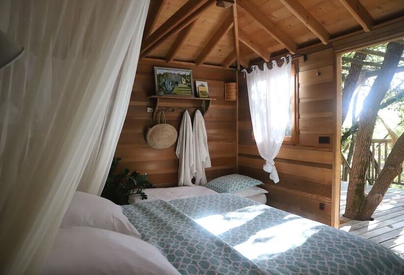 تختخواب و صبحانه Orion Tree Houses