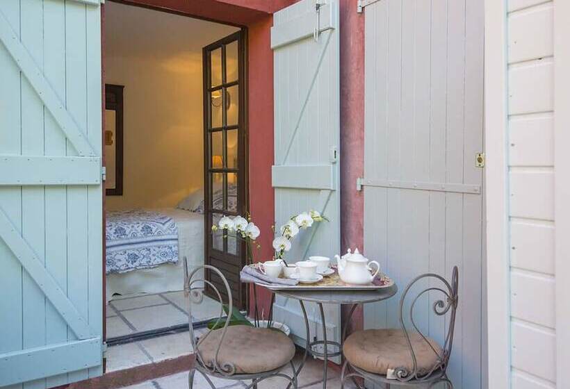 تختخواب و صبحانه Une Maison à Saint Paul De Vence