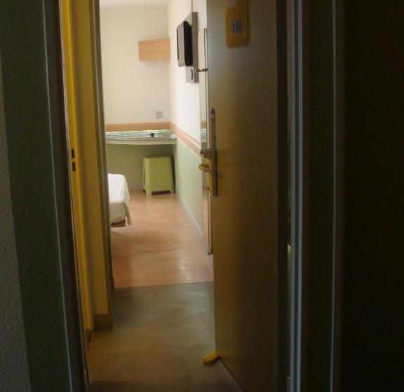 Отель Ibis Budget Thiers