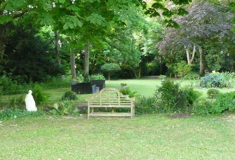 بنسيون Jardin Secret