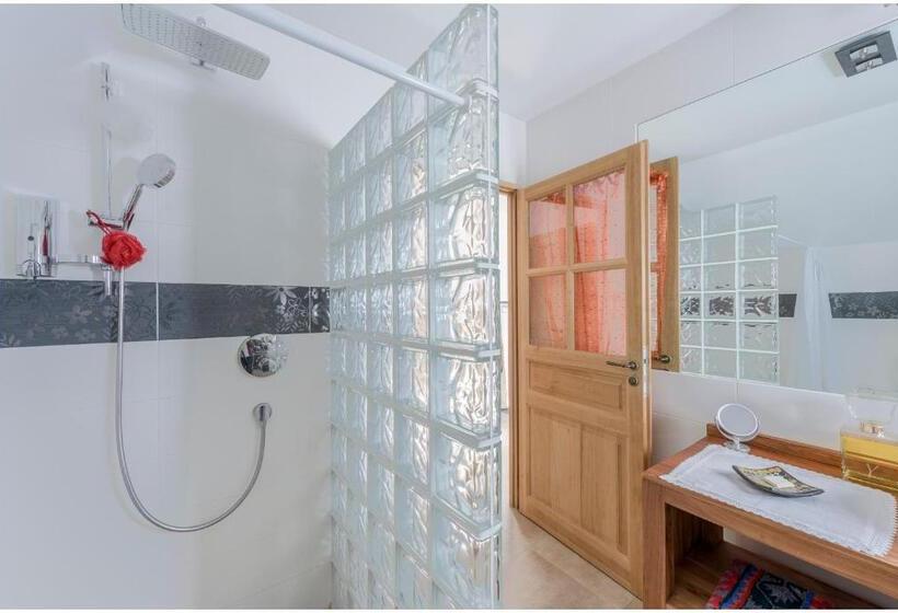 مبيت وإفطار Château Serigues