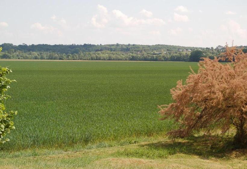 تختخواب و صبحانه La Grange