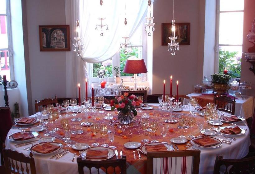 Bed and Breakfast Le Petit Chateau   Tiffauges Proche Puy Dufou