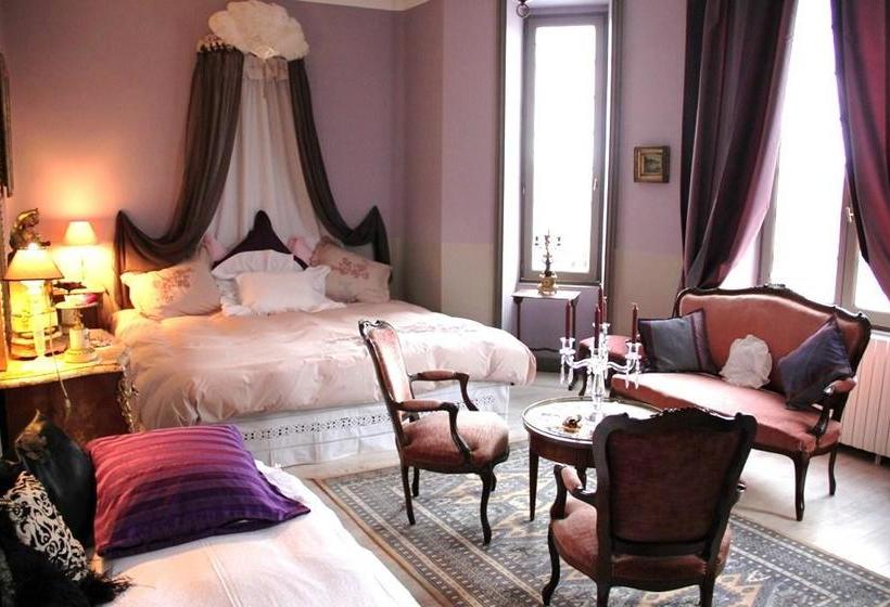 Bed and Breakfast Le Petit Chateau   Tiffauges Proche Puy Dufou