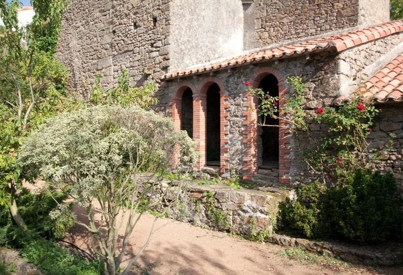 Bed and Breakfast Le Petit Chateau   Tiffauges Proche Puy Dufou