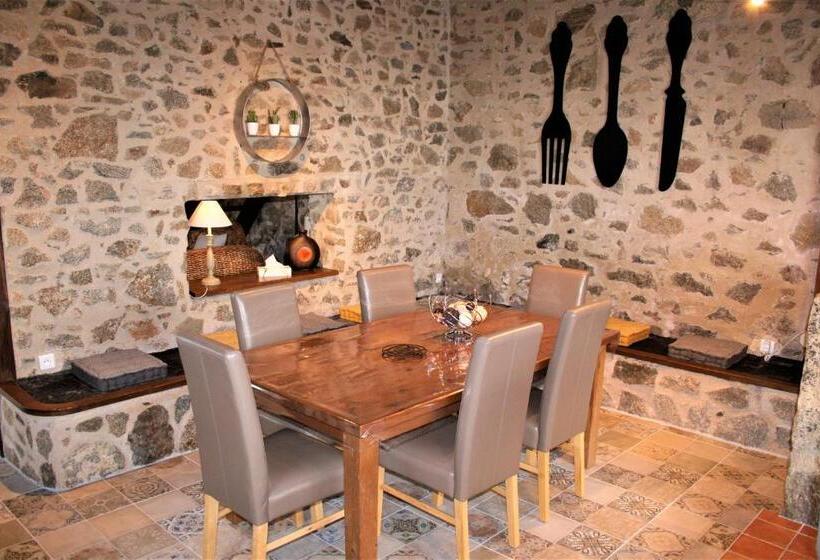 مبيت وإفطار Maison D Hôtes Et Gîtes La Chouannerie à Côté Du Parc Du Puy Dufou