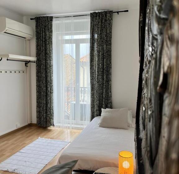 هتل Les Enfants Terribles