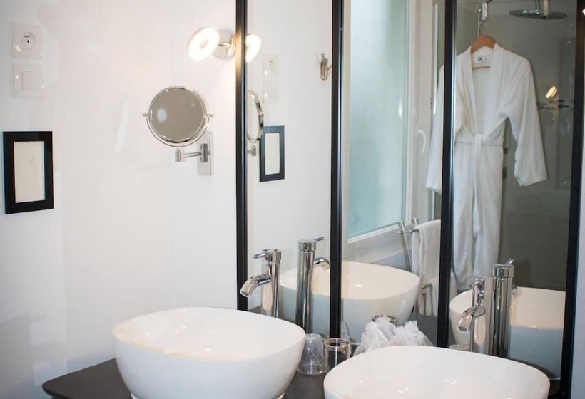 ホテル Logis Hôtel & Restaurant Au Clos Paillé Charme & Caractère