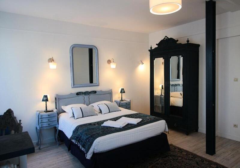 ホテル Logis Hôtel & Restaurant Au Clos Paillé Charme & Caractère
