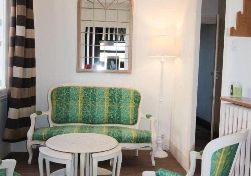 ホテル Logis Hôtel & Restaurant Au Clos Paillé Charme & Caractère