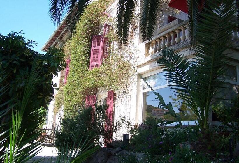 تختخواب و صبحانه Castel Enchanté