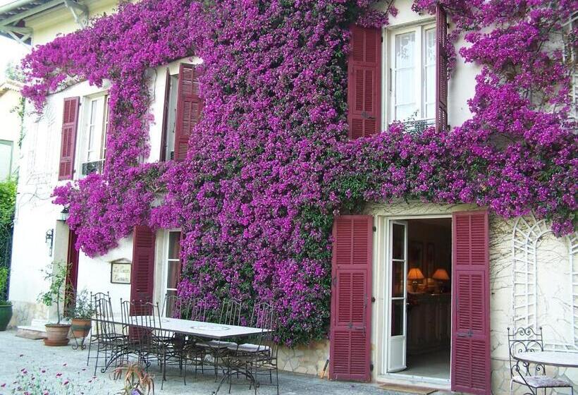 تختخواب و صبحانه Castel Enchanté