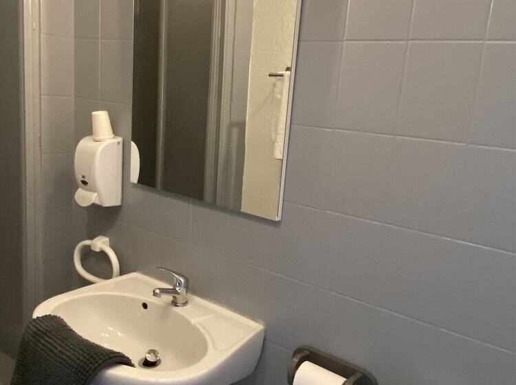 هتل öbout Du Quai