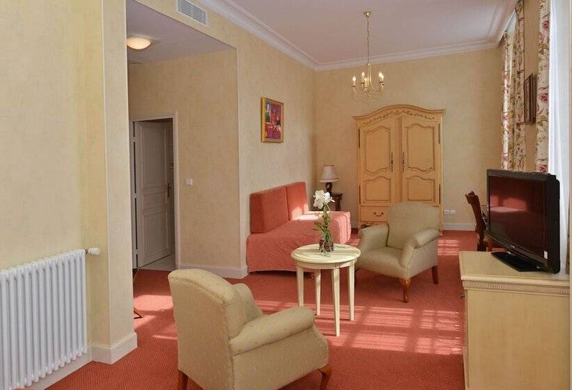 هتل Castel Jeanson