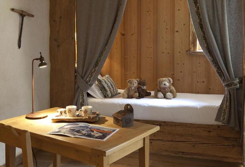 Отель Chalet Hôtel Les Fermes De Pierre & Anna