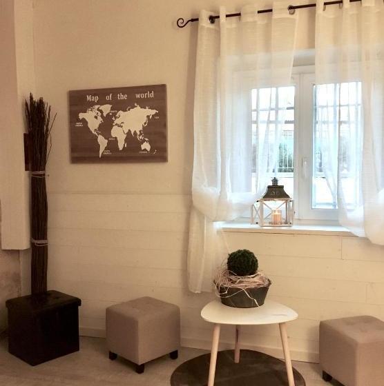 הוסטל Logis Hotel L  Auberge D Uzes