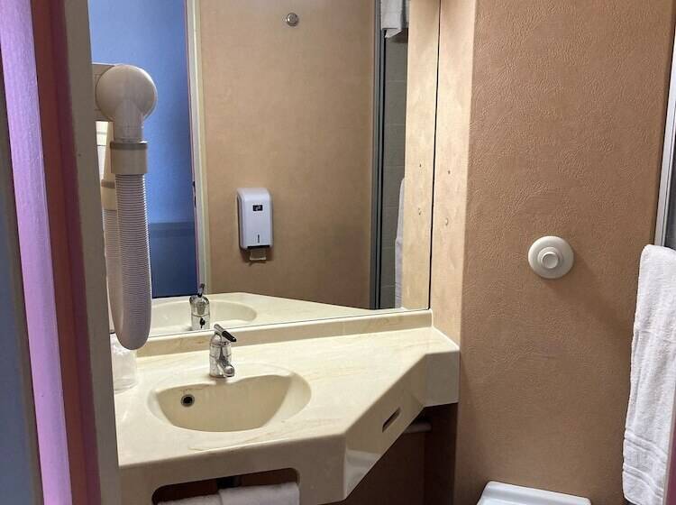 Brit Hotel Essentiel Moulins Avermes