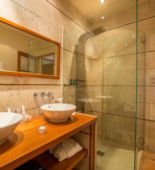 هتل Domaine De Verchant & Spa   Relais & Châteaux