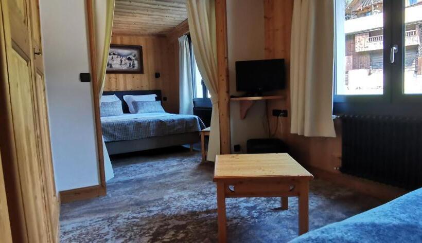 酒店 Hôtel Chalet Les Ecureuils Restaurant, Sauna & Spa Garage