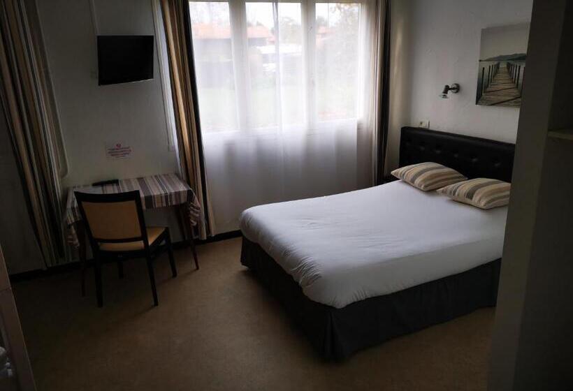 ホテル Auberge Les Mufliers   Hôtel Les Forges