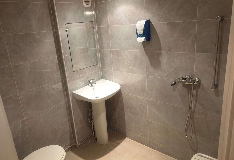 فندق Kyriad Direct  Poissy   Acheres