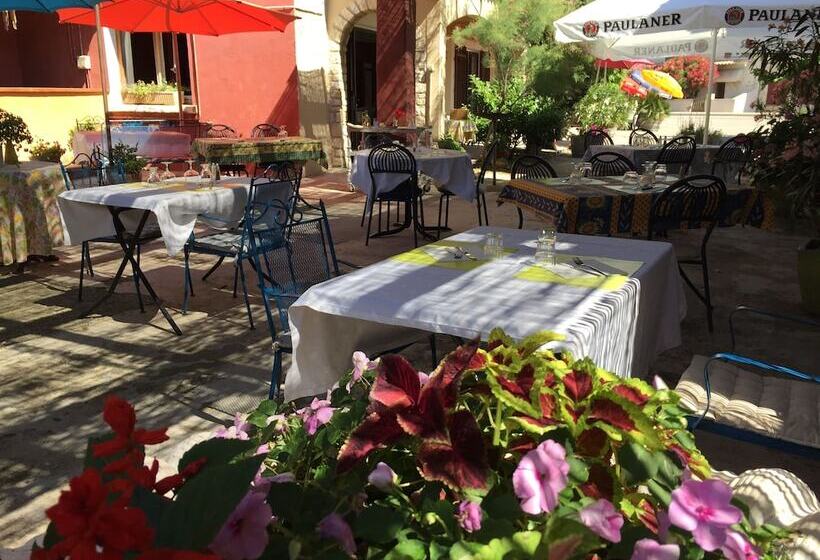 Отель La Bastide De Pont Royal