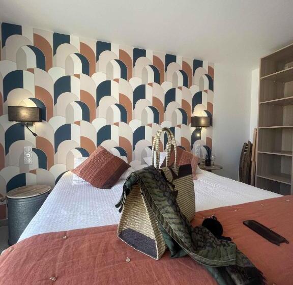 هتل Les Loges Du Luberon