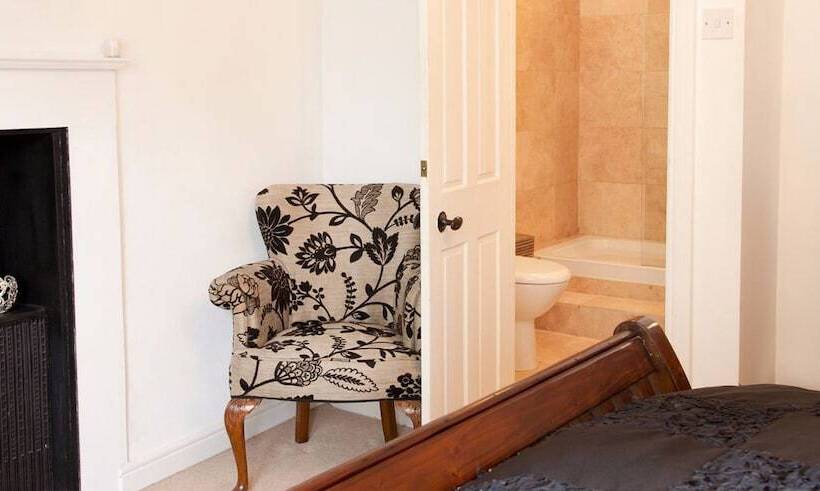 مبيت وإفطار Willow Cottage