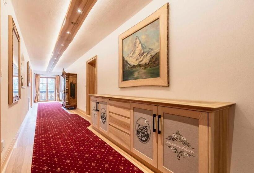 Отель Alpenhof Krün