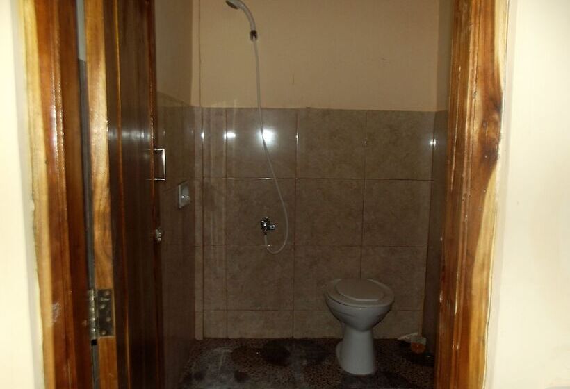 هتل Flamingo Avia Labuan Bajo