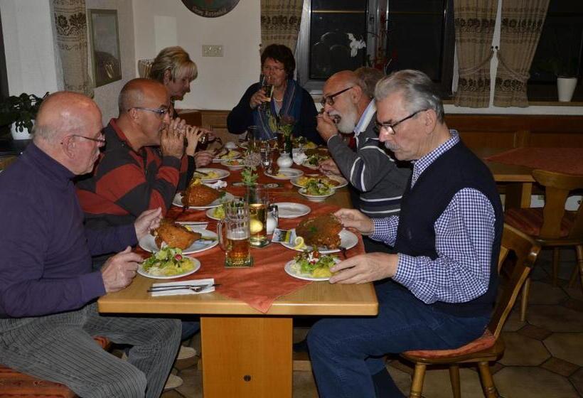 בית מלון כפרי Pension Zum Grünen Wald