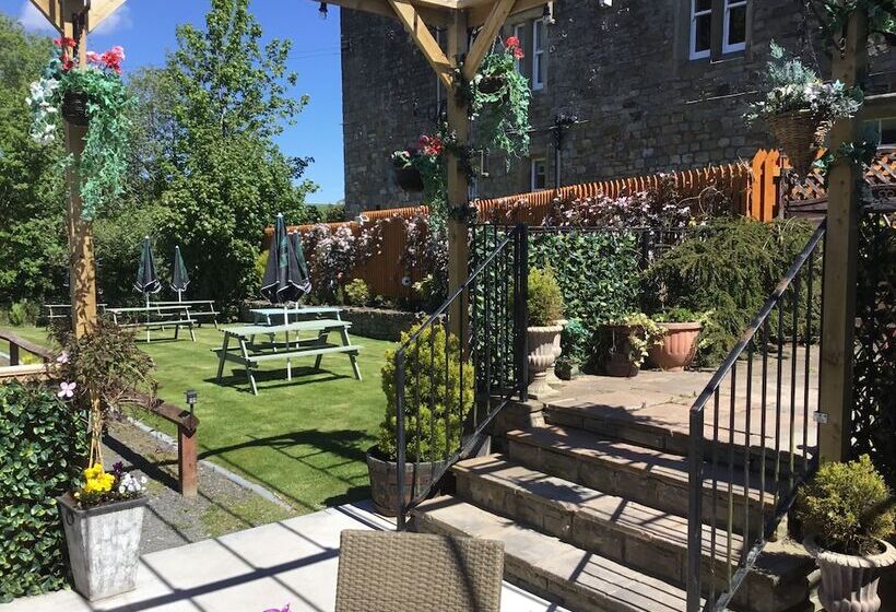 צימר Blenkinsopp Castle Inn