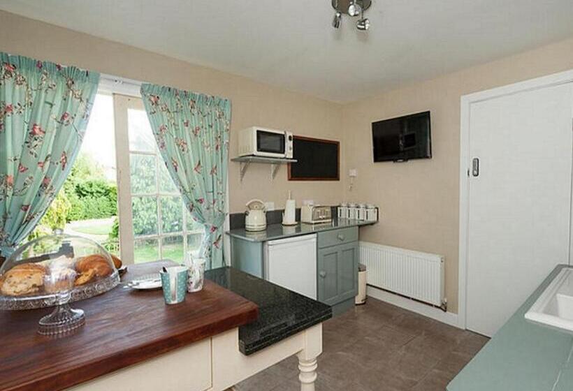 تختخواب و صبحانه The Porterhouse