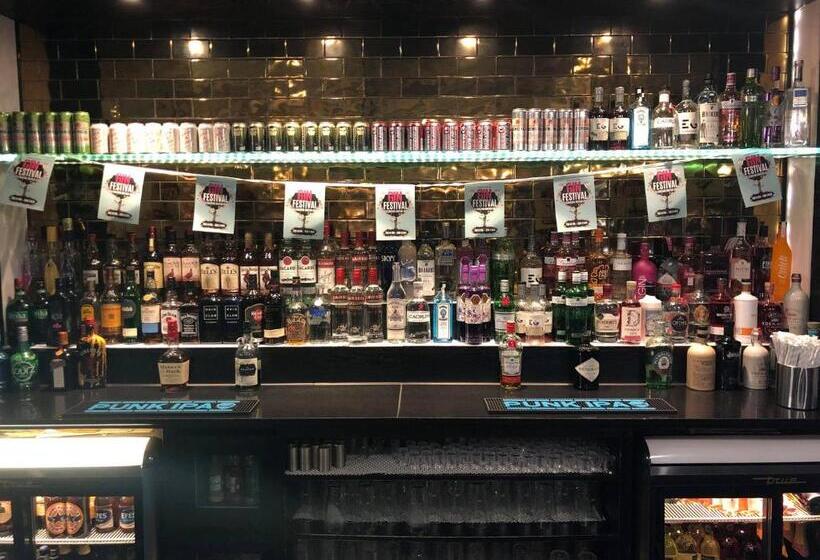 Hotel The Guildhall And Linen Exchange Wetherspoon