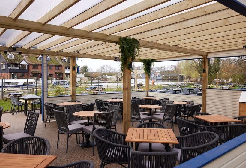 فندق The Kings Head Wroxham By Greene King Inns
