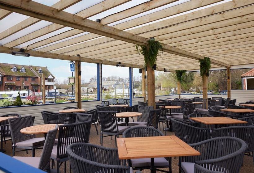فندق The Kings Head Wroxham By Greene King Inns