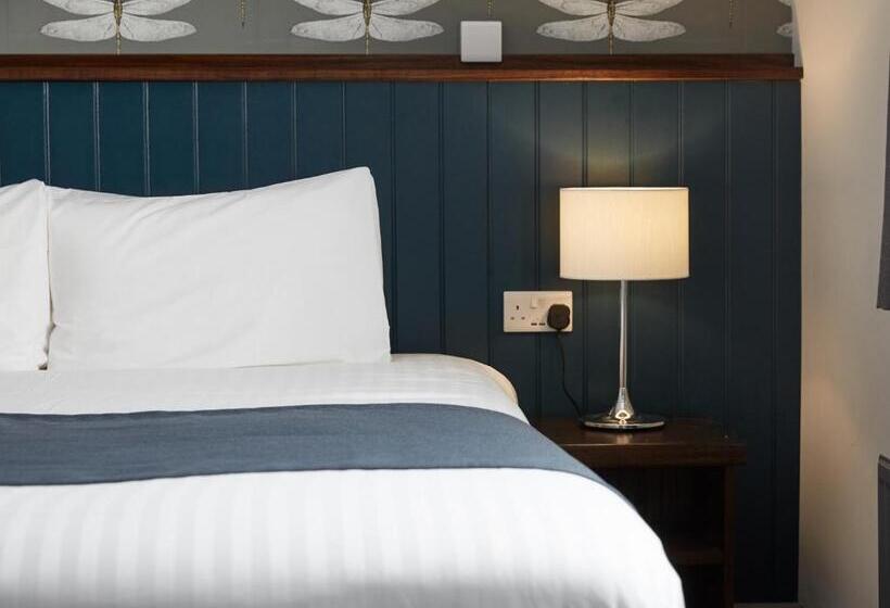 Отель The Spyglass & Kettle By Greene King Inns