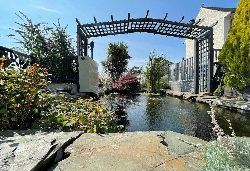 مبيت وإفطار Bojangles Guest House