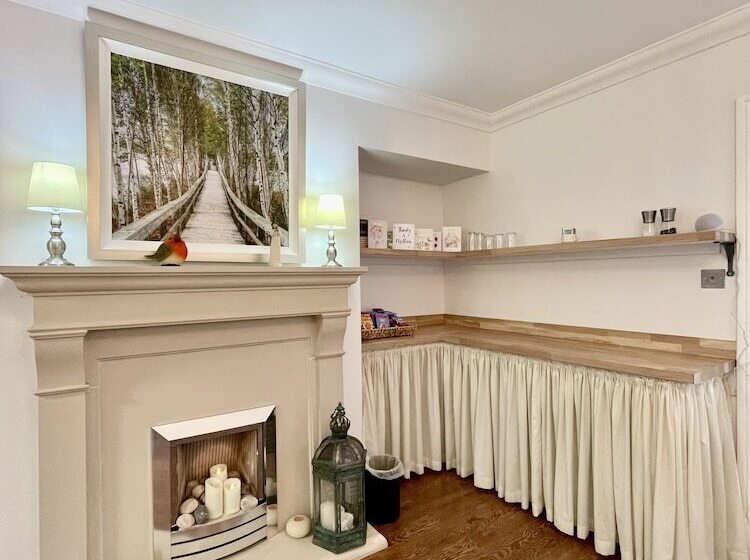 مبيت وإفطار Bojangles Guest House