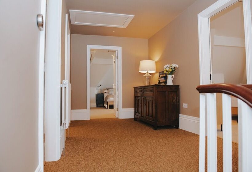 مبيت وإفطار Eastfield Lodge