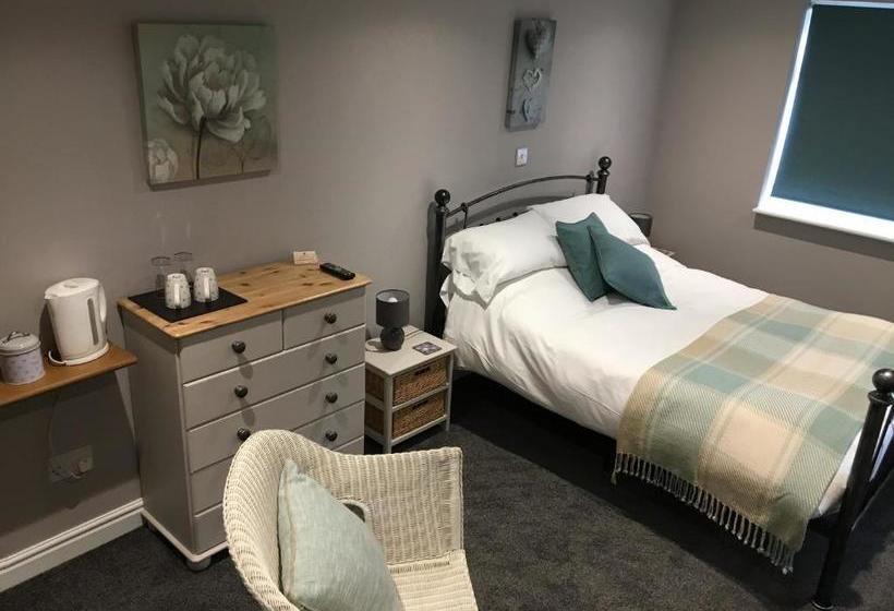 مبيت وإفطار Linden Tree Holiday Apartments