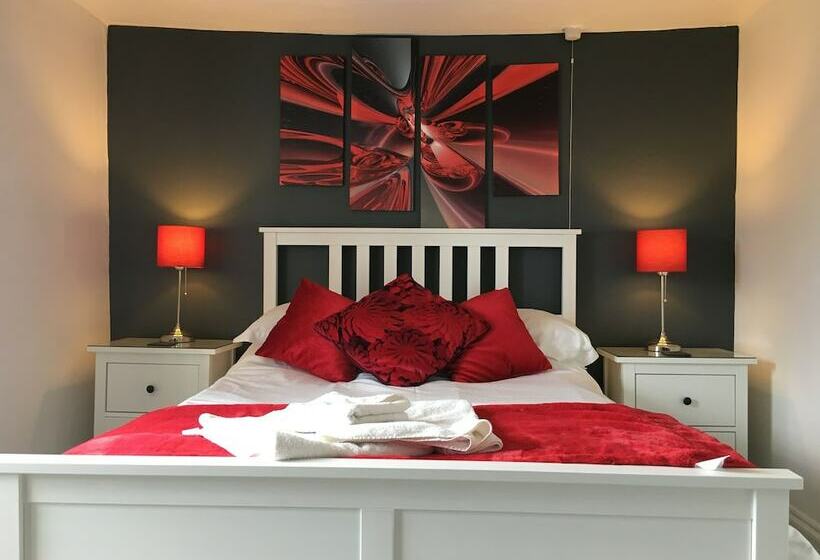 Bed and Breakfast The Greyhound Inn
