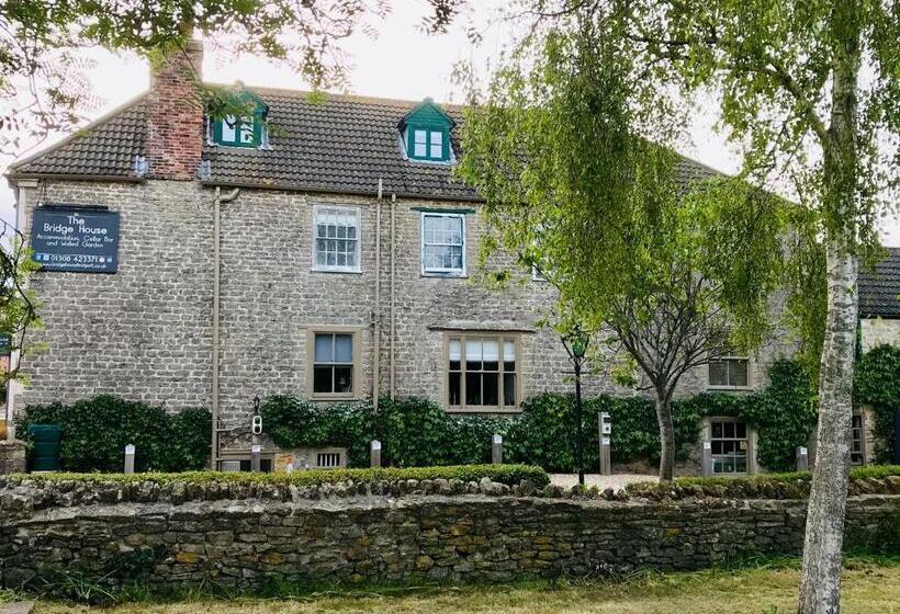 ホテル The Bridge House