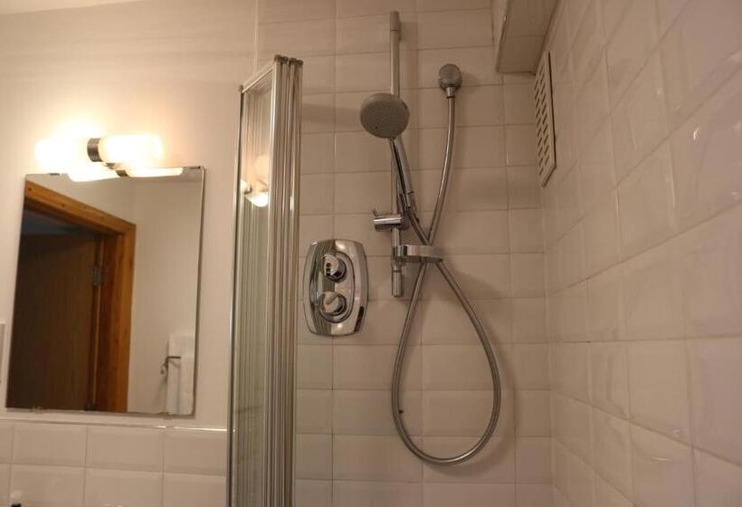 هتل Lower Turks Head