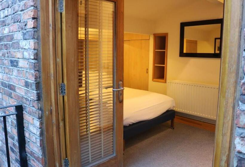 هتل Lower Turks Head